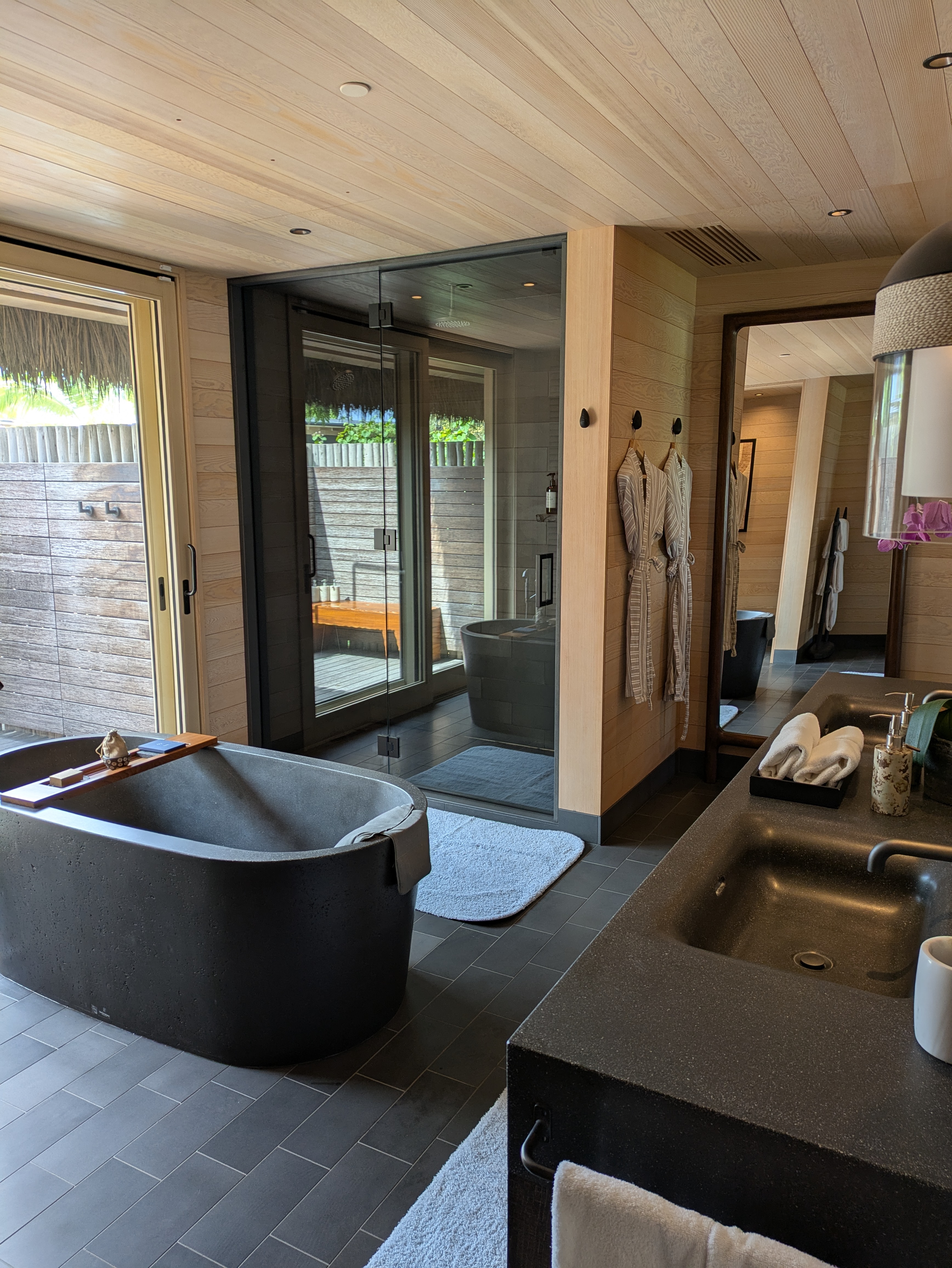 PXL 20250224 003628039