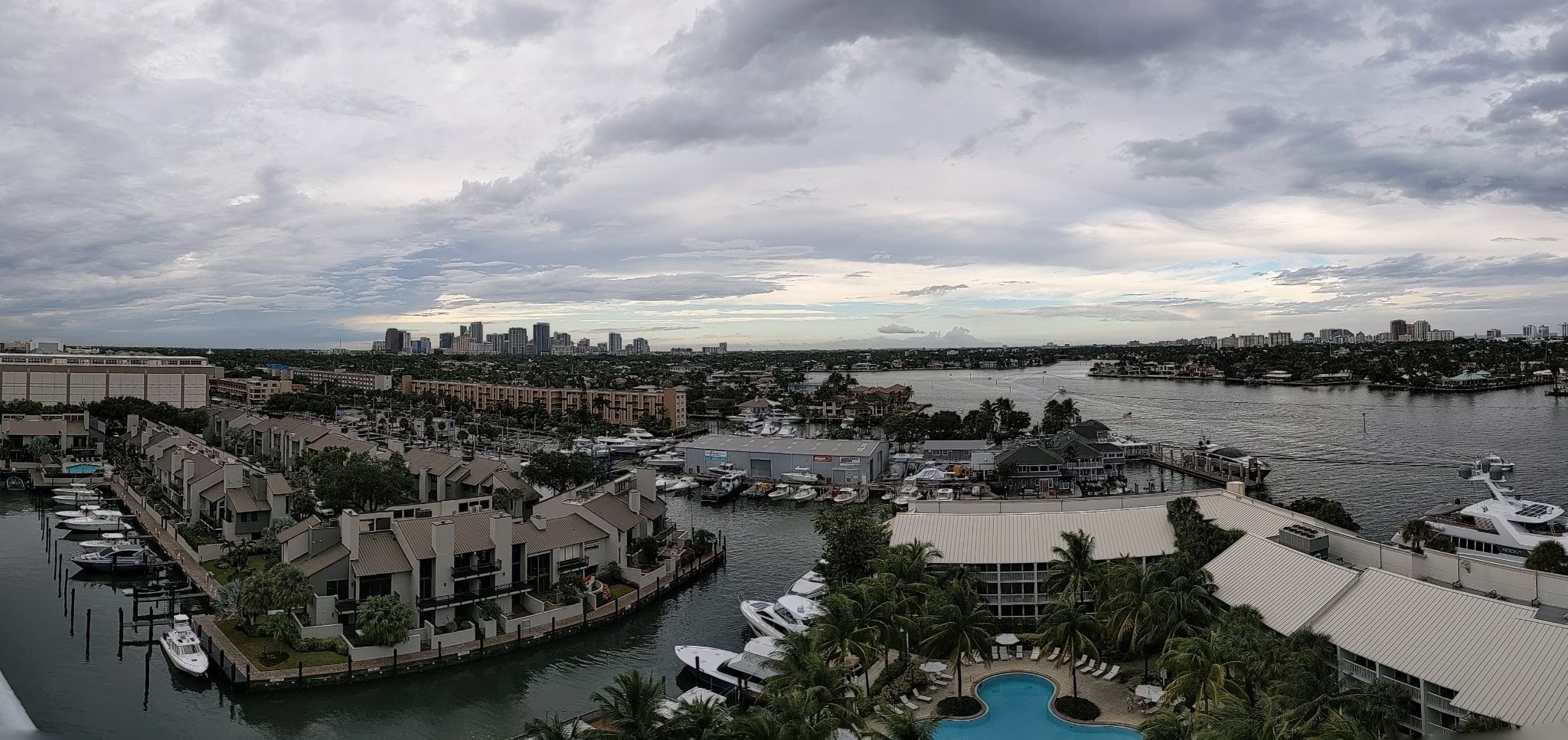 PXL 20211022 212441434.PANO